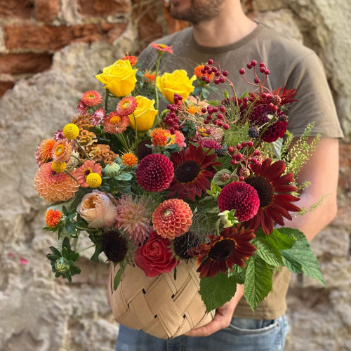 Пухнаста яскрава композиція «Золотавий серпанок»