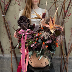 Осінній квітковий кошик в глибоких тонах «Загадка ночі»