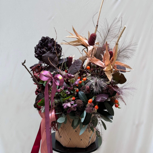 Осінній квітковий кошик в глибоких тонах «Загадка ночі»