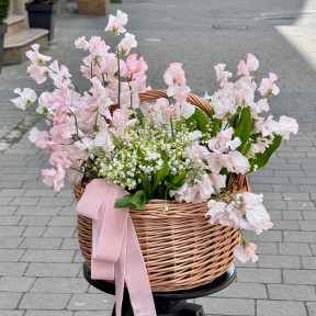 Розкішна композиція з латірусу та конвалій «Матусина любов»