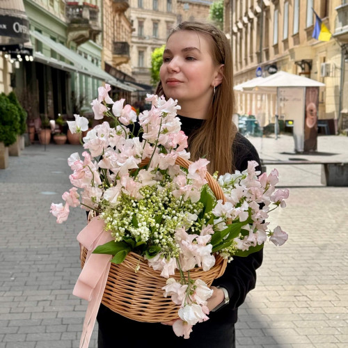 Розкішна композиція з латірусу та конвалій «Матусина любов»