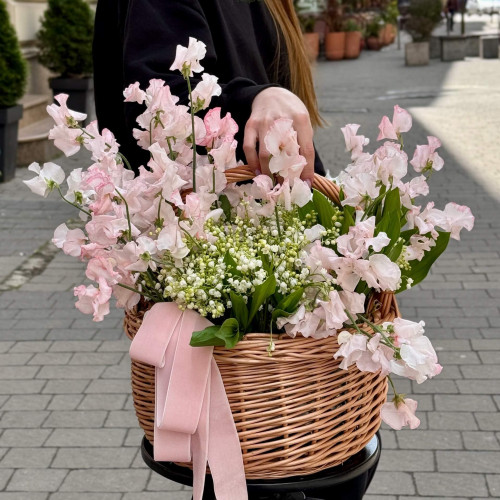Розкішна композиція з латірусу та конвалій «Матусина любов»