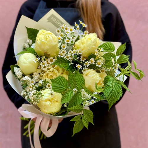Lemon bouquet of peonies «Mom's Sunshine»