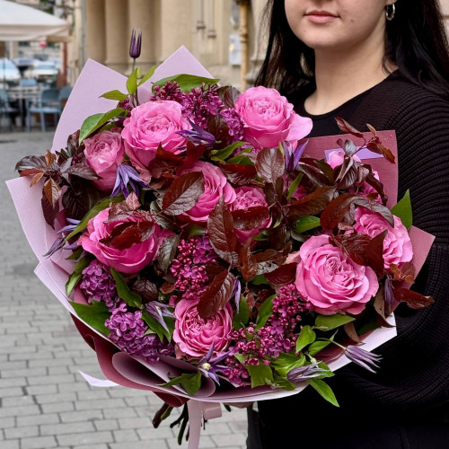 Пишний букет з трояндою Queens Crown «Розкішний вечір»