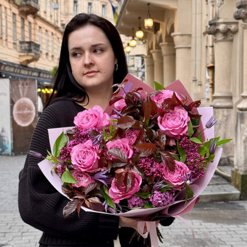 Пишний букет з трояндою Queens Crown «Розкішний вечір»