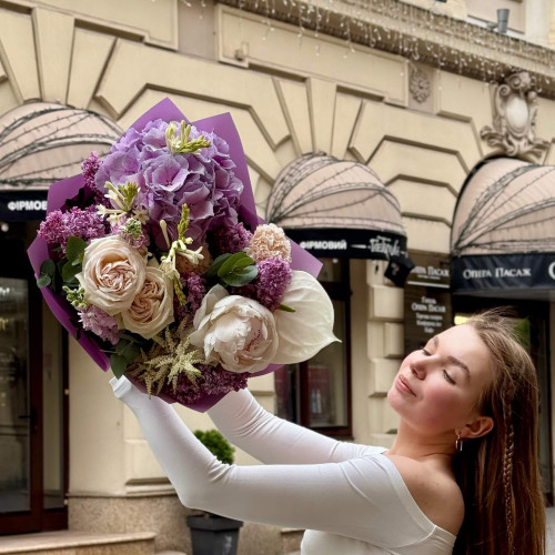 Лавандовий мереживний букет з гортензією «Приємний сюрприз»