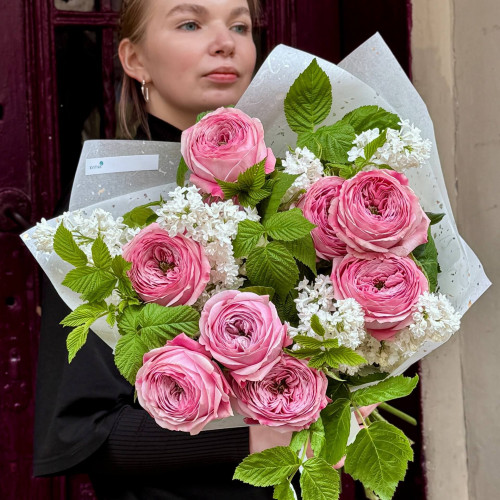 Ароматний букет з бузком та трояндою Peony Kiss «Огортаюча ніжність»