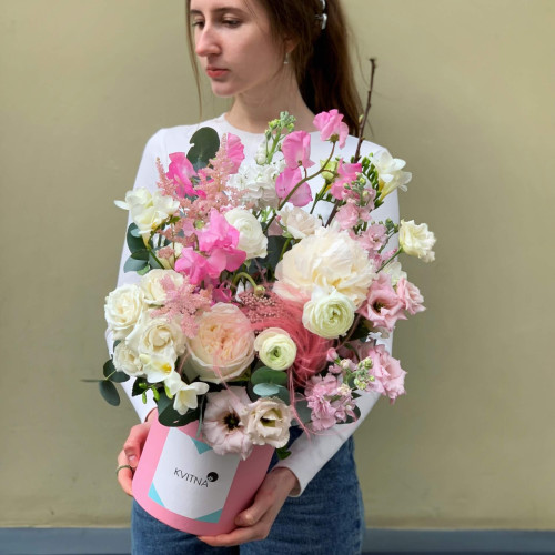 Квіти в коробці «Рідні обійми»