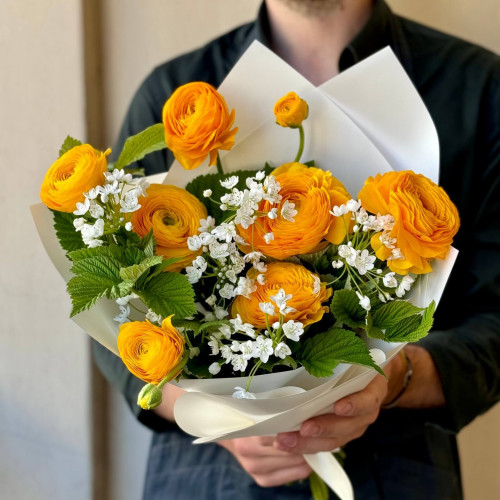 Яскравий букет з ранункулюсів «Миленьке сонечко»