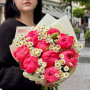 9 півоній Coral Charm та танецетум у букеті «Яскраві корали»