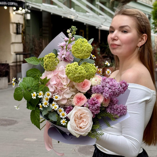 Милий ніжний букет з гортензією та бузком «Улюблений аромат»