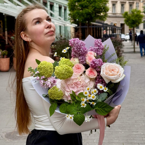 Милий ніжний букет з гортензією та бузком «Улюблений аромат»