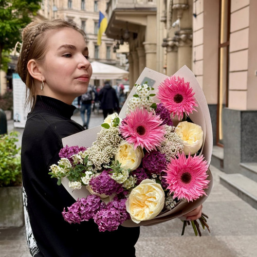Ніжний букет з рожевими герберами «Солодкі обійми»