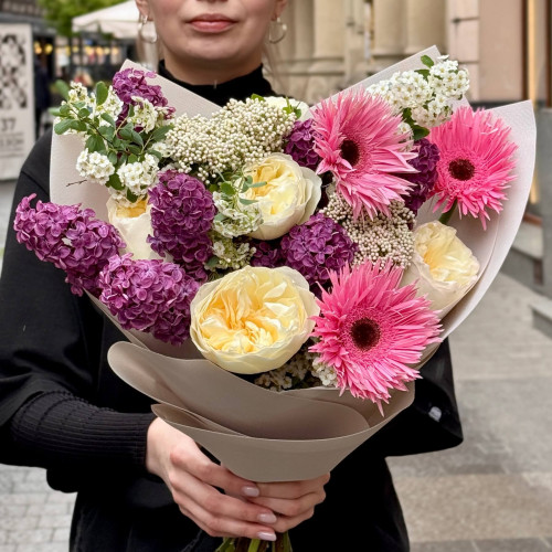 Ніжний букет з рожевими герберами «Солодкі обійми»