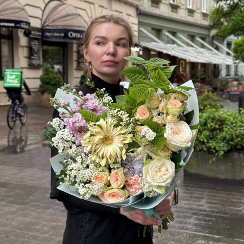 Ніжний букет з герберою «Промінчик для мами»