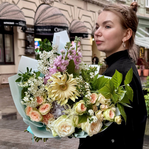 Ніжний букет з герберою «Промінчик для мами»