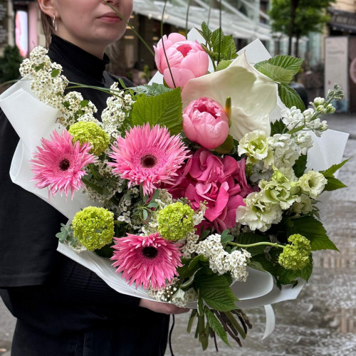 Розкішний букет з яскравими герберами «Вишуканість»