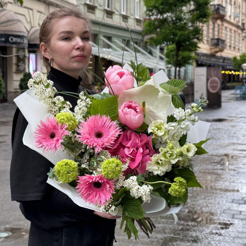 Розкішний букет з яскравими герберами «Вишуканість»
