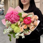 Волшебный букет с пионом и гортензией «Яркий восторг»