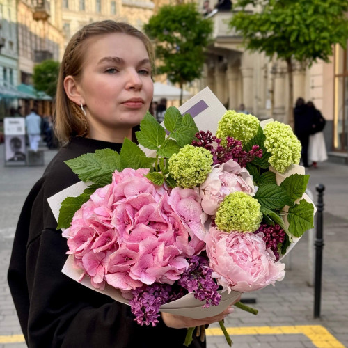 Ніжний букет з гортензією «Рожевий оксамит»