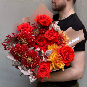 Букет из яркой розы и георгин «Пылкая Любовь»