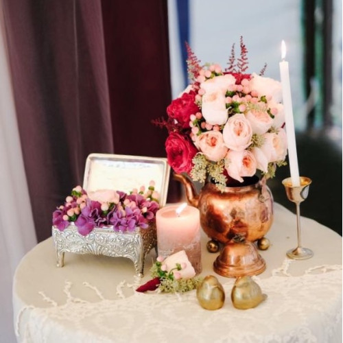 Making a wedding a turn-key flower