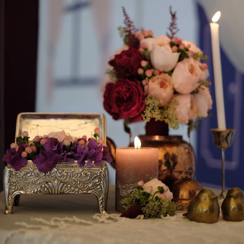 Making a wedding a turn-key flower