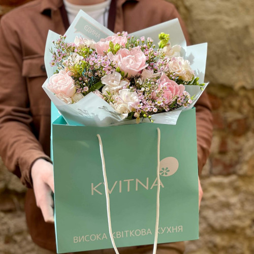 Ніжно-рожевий весняний букет «Замріяна фея»