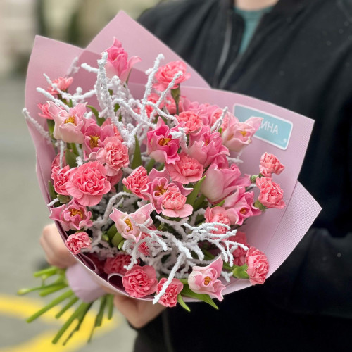 Interesting bouquet bush dianthus and tulips «Little Joys»