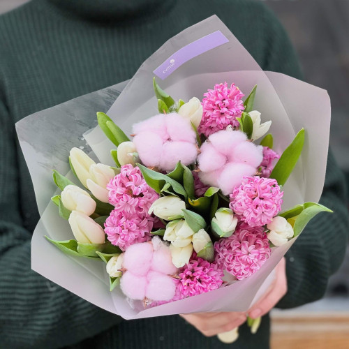 Ароматний рожево-білий букет з тюльпанів та гіацинтів «Солодкий поцілунок»