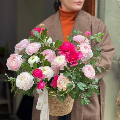 Вишукана композиція з ранункулюсів «Романтична красуня»