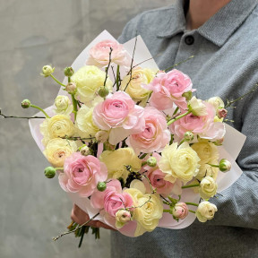 Bouquet of 17 ranunculus «Creamy foam»