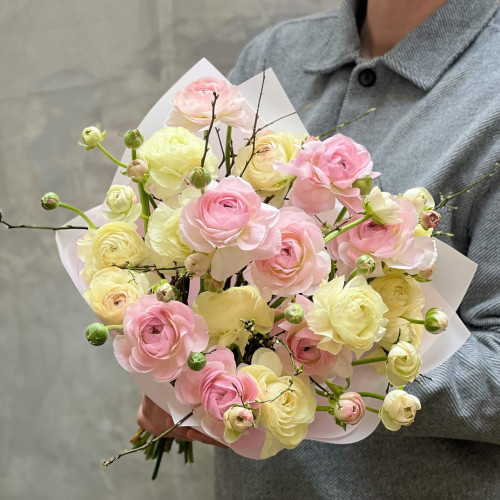 Bouquet of 17 ranunculus «Creamy foam»