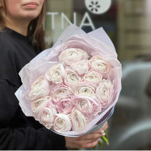 15 delicate lilac ranunculus of Nebbia variety in a bouquet «Lavender Dessert»