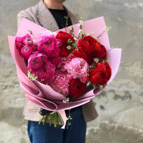 Микс из 17 ярких ранункулюсов