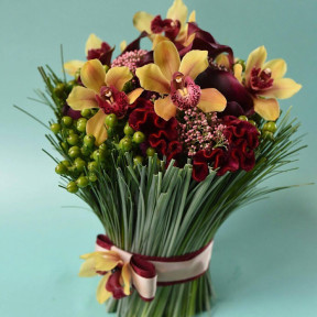 Оксамитовий сніп з целозією та цимбідіумом