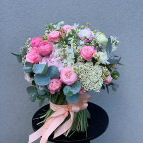 Квітковий сніп «Поцілунки в саду»