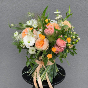 Квітковий сніп «Мрійливі ліхтарики»