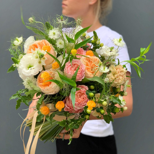 Квітковий сніп «Мрійливі ліхтарики»