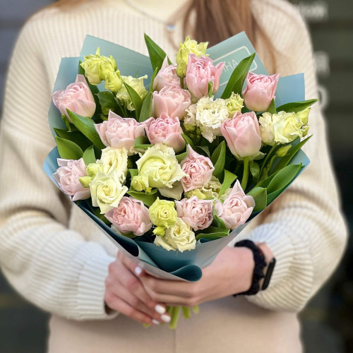 White and pink bouquet with premium Dreamer tulips and eustoma «Strawberry Marmalade»
