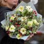 Цікавий букет з ранункулюсом Butterfly «Лісова ягідка»