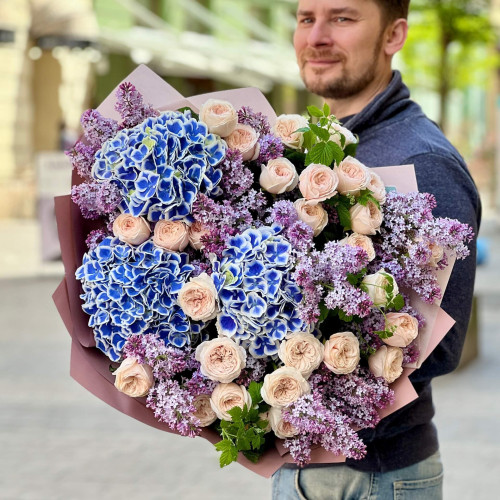 Роскошный букет с гортензией и пионовидной розой Paradise Beach «Холмы Санторини»