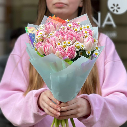 Ніжний букет з ромашками «Рожеві промінчики»