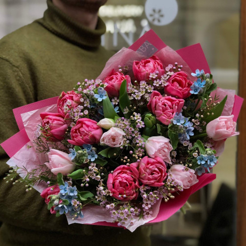 Неймовірно милий весняний букет «Синьоока Барбі»