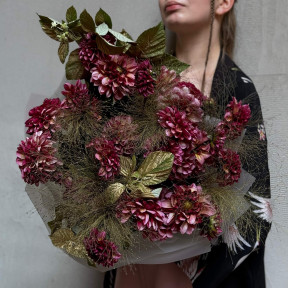 Серпневий букет із преміальних жоржин «Ожинове золото»