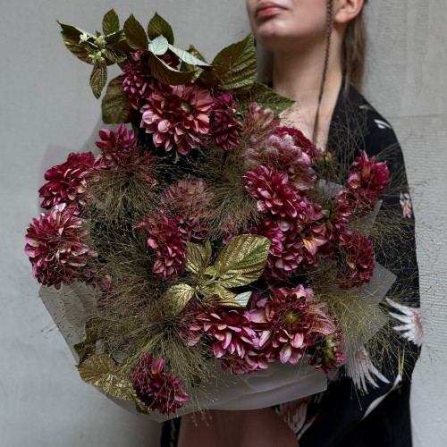 Серпневий букет із преміальних жоржин «Ожинове золото»