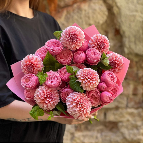 Bright bouquet with dahlias and roses «Crimson Necklace»