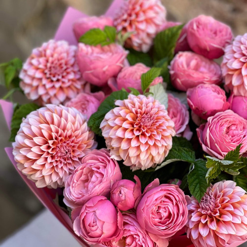 Bright bouquet with dahlias and roses «Crimson Necklace»