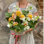 Светлый букет с георгинами «Мелодия лета»