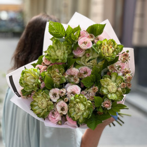 Bouquet with interesting roses «Dragon's secrets»